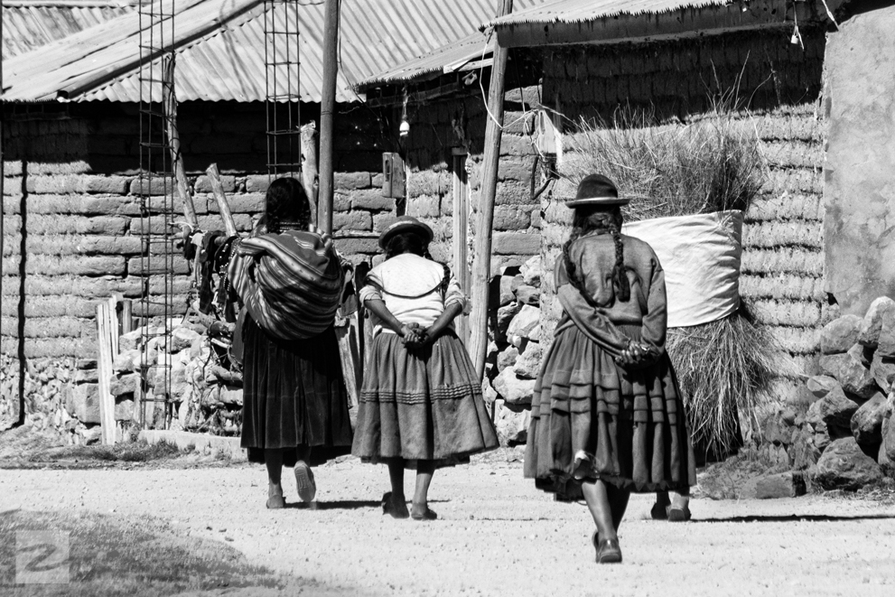 Cholitas en La isla del Sol en Bolivia